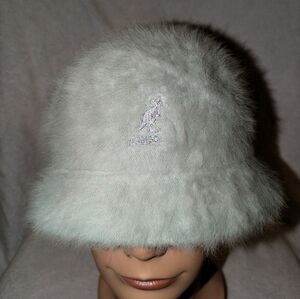 Kangol White Furry Women's Hat Vintage Size Xl Pre-owned Excellent Condition